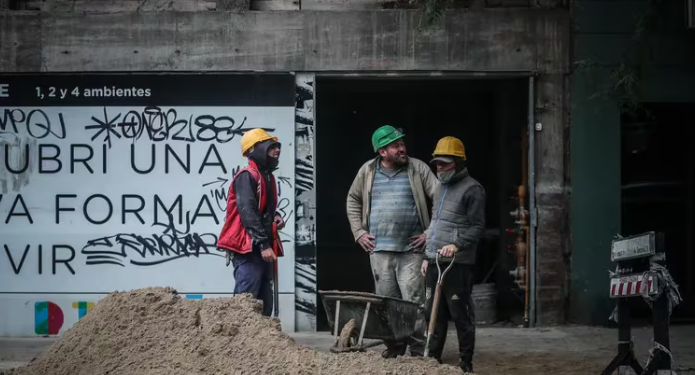 LA ARGENTINA REGISTRA UNO DE LOS CINCO SALARIOS MÍNIMOS MÁS BAJOS DE AMÉRICA LATINA