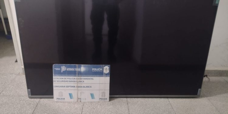 TRES PERSONAS SE FUGARON LUEGO DE ROBAR EN UNA CASA