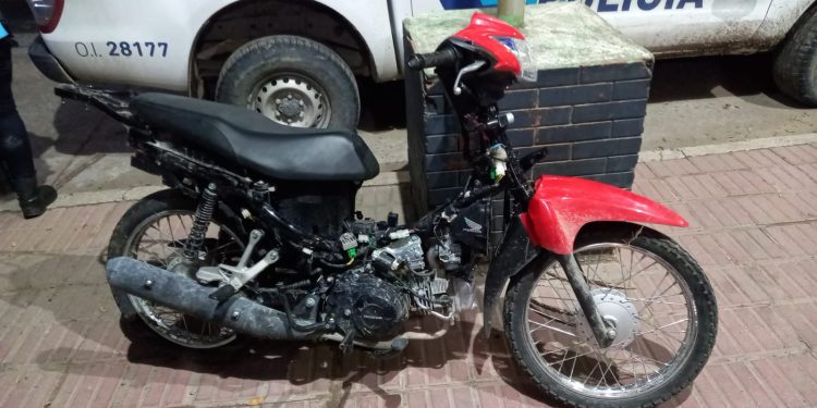 DETUVIERON A UN JOVEN CON UNA MOTO ROBADA