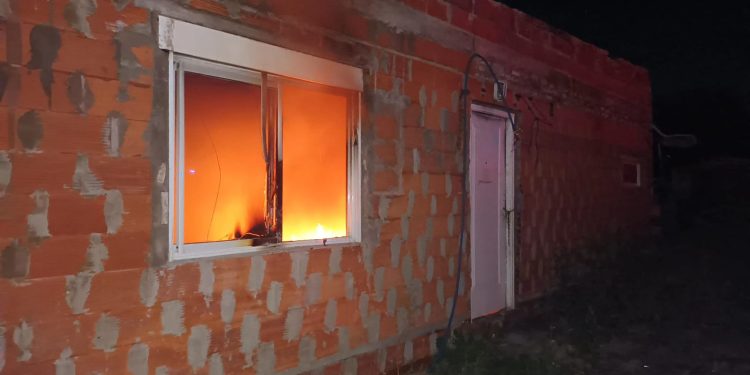 SE PRENDIÓ FUEGO UNA CASA DESHABITADA