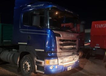 CHOQUE DE DOS CAMIONES DENTRO DE RODOVÍA