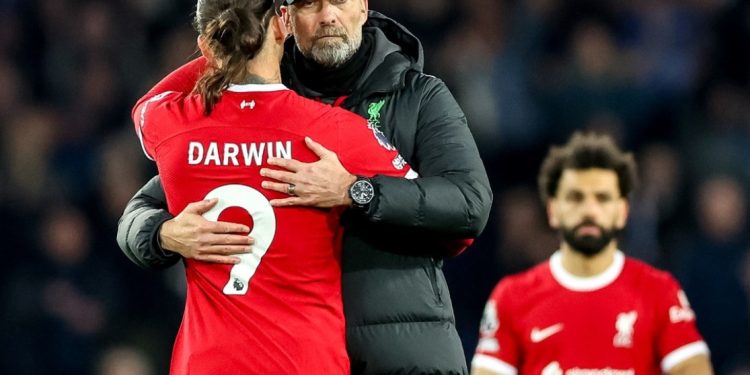 LIVERPOOL, EN CAIDA LIBRE: PERDIO ANTE EVERTON Y SE COMPLICO EN LA PELEA POR LA PREMIER LEAGUE