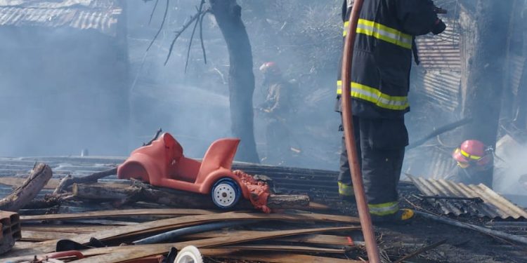 INCENDIO EN EL PATIO DE UNA VIVIENDA