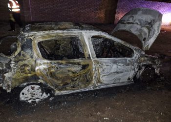 UN AUTO SE PRENDIÓ FUEGO EN GENERAL DANIEL CERRI