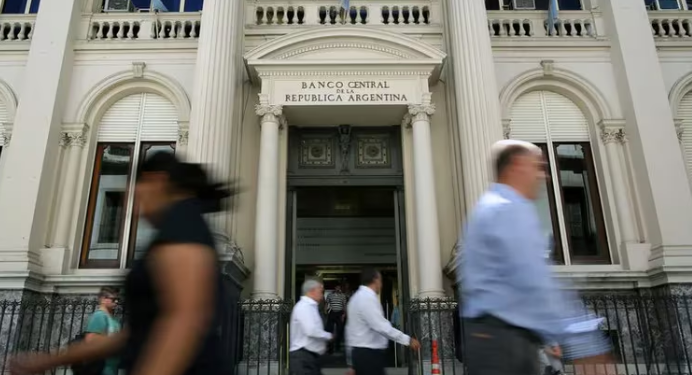LA INFLACIÓN DE MAYO SERÁ DE UN SOLO DÍGITO SEGÚN LOS CONSULTORES ECONÓMICOS QUE RELEVA EL BCRA