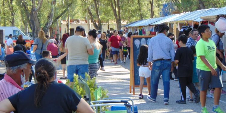 ADARA: «ES UNA FERIA ORIENTADA A LO ECOLÓGICO, ROPA USADA Y PRODUCTOS MANUFACTURADOS»