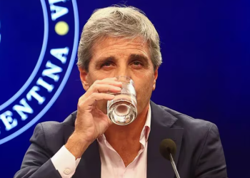 LUIS CAPUTO CONFIRMÓ QUE EN ABRIL HUBO SUPERÁVIT FISCAL POR CUARTO MES CONSECUTIVO