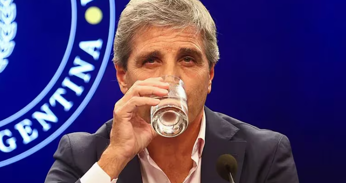 LUIS CAPUTO CONFIRMÓ QUE EN ABRIL HUBO SUPERÁVIT FISCAL POR CUARTO MES CONSECUTIVO