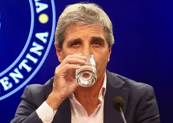 EL GOBIERNO AFIRMA QUE YA ACORDÓ PAGAR CON BONOS CASI UN TERCIO DE LA DEUDA TOTAL DE CAMMESA