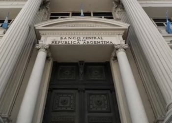 EL BANCO CENTRAL ACELERA LA LICUACIÓN DE PASIVOS EN PESOS PERO TAMBIÉN ASUME MÁS RIESGOS