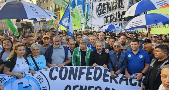 EL GOBIERNO AMPLIÓ LA DENUNCIA POR EXTORSIÓN Y AMENAZAS