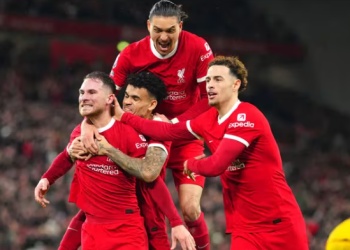 EL LIVERPOOL DE ALEXIS MAC ALLISTER LANZÓ UNA INSÓLITA BÚSQUEDA POR LINKEDIN