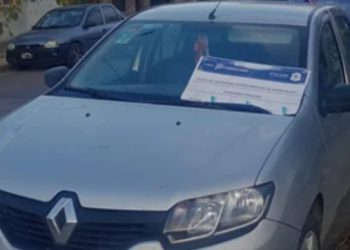 DEJÓ LA LLAVE PUESTA EN EL AUTO Y UN DELICUENTE SE LO SUSTRAJO