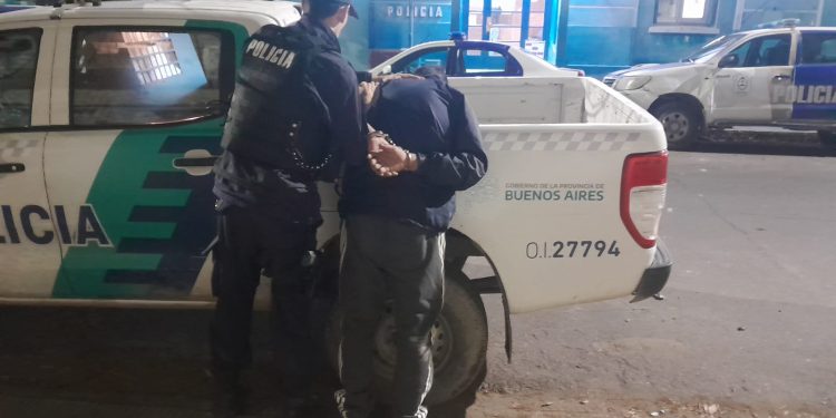 UNA PERSONA APREHENDIDA POR AMENAZAR A LA POLICÍA