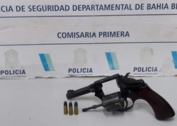 ARRESTARON A DOS JÓVENES CON UN ARMA DE FUEGO EN SU PODER