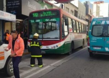 UN PEATÓN FUE IMPACTADO POR UN COLECTIVO