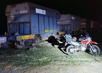 SE SALVARON DE MILAGRO AL IMPACTAR CONTRA UNA FORMACIÓN DE TREN