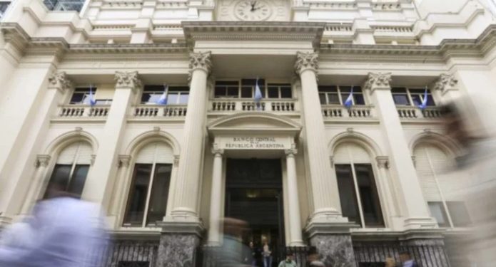EL BANCO CENTRAL VOLVIÓ A BAJAR LA TASA DE INTERÉS: LA FIJÓ EN 40% ANUAL
