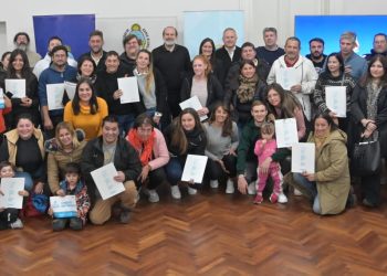 FAMILIAS BAHIENSES RECIBIERON CRÉDITOS PARA REFACCIONAR Y AMPLIAR SUS VIVIENDAS