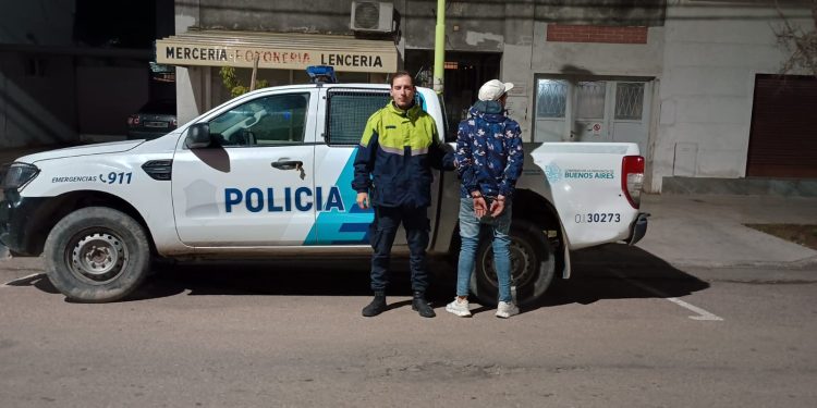 AGREDIÓ A SU PAREJA Y A VECINOS Y QUEDÓ APREHENDIDO