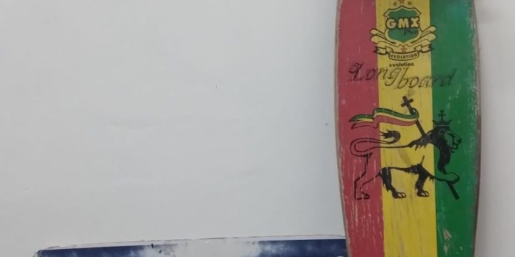 TRES APREHENDIDOS POR ROBAR EN UNA CASA