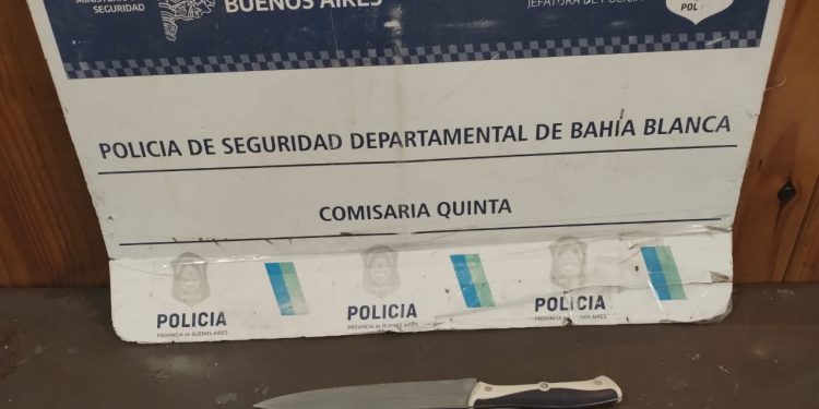 AMENAZÓ A SU MAMÁ CON UN CUCHILLO Y QUEDÓ APREHENDIDA