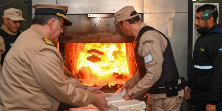 QUEMARON LOS 213 KILOS DE COCAÍNA QUE HABÍA SIDO ENCONTRADA EN LA RIA DE BAHÍA BLANCA
