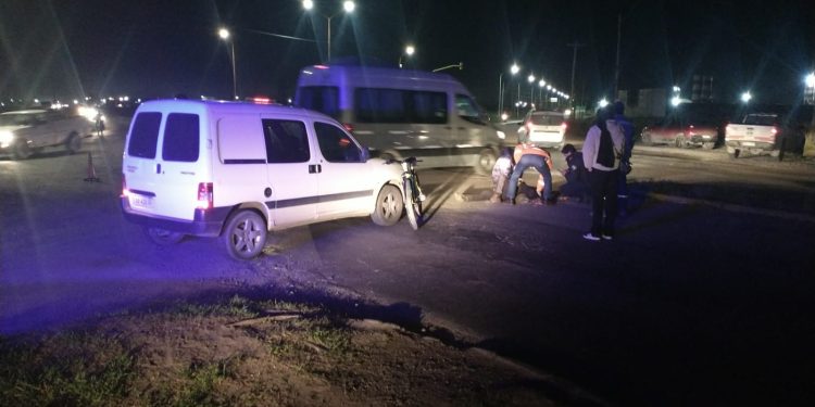 ACCIDENTE ENTRE UN CICLISTA Y UNA CAMIONETA