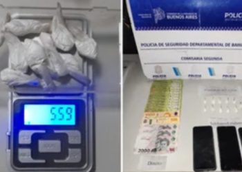 DETIENEN A DOS HOMBRES QUE COMERCIALIZABAN ESTUPEFACIENTES EN PLENO CENTRO