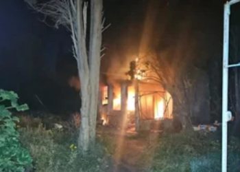 SE QUEDÓ DORMIDO MIENTRAS FUMABA Y CAUSÓ UN INCENDIÓ EN SU CASA