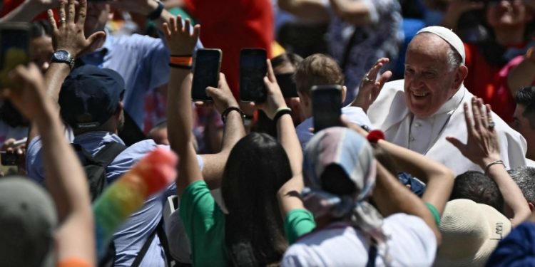 EL PAPA FRANCISCO INSISTIO CON SU LLAMADO A «REZAR POR LA PAZ PARA QUE NO HAYA GUERRAS»