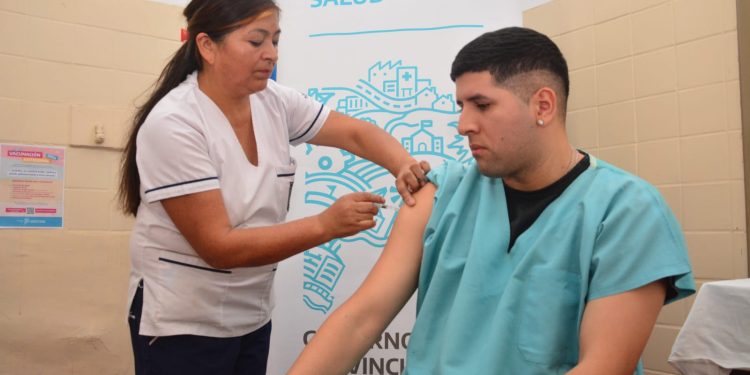 SALUD LLAMA A LA POBLACIÓN A VACUNARSE