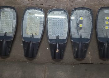 EN LA CÁRCEL DE SAAVEDRA REPARAN LUMINARIAS PÚBLICAS DEL MUNICIPIO LOCAL
