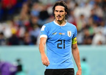 EDINSON CAVANI ANUNCIÓ SU RETIRO DE LA SELECCIÓN DE URUGUAY: «HOY DECIDO DAR UN PASO AL COSTADO»