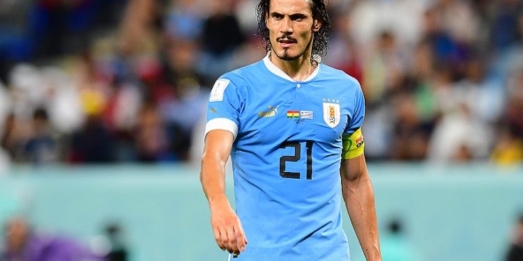 EDINSON CAVANI ANUNCIÓ SU RETIRO DE LA SELECCIÓN DE URUGUAY: «HOY DECIDO DAR UN PASO AL COSTADO»
