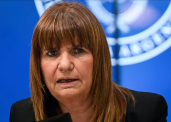 BULLRICH PRESENTA UN NUEVO TIPO DE ARMA NO LETAL QUE DISPARA PRODUCTOS QUÍMICOS