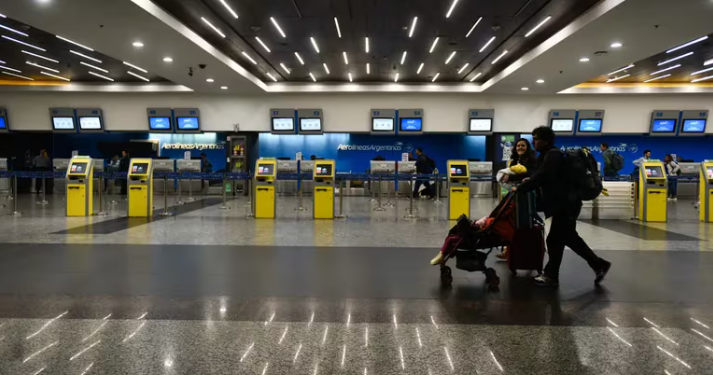 TRANSPORTE AÉREO: EN MAYO SE DESPLOMÓ 23% LA CANTIDAD DE PASAJEROS DE CABOTAJE