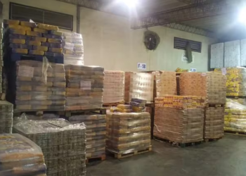 EL GOBIERNO RECONOCIÓ QUE AÚN QUEDAN CASI SEIS MILLONES DE KILOS DE ALIMENTOS SIN REPARTIR