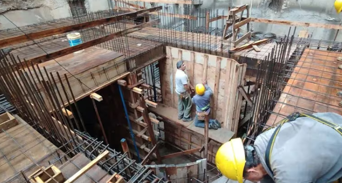 FUERTE CAÍDA DE LA INDUSTRIA Y LA CONSTRUCCIÓN