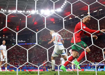 EL POLÉMICO GESTO DE CRISTIANO RONALDO CONTRA EL ARQUERO DE REPÚBLICA CHECA EN EL TRIUNFO DE PORTUGAL