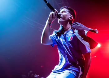 DUKI HIZO SU PRIMER SHOW EN ITALIA Y TUVO QUE PARAR EL CONCIERTO PARA ECHAR A UN FANÁTICO