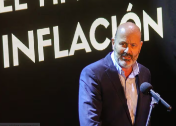 MILEI INTERVIENE PARA APLACAR LA PELEA ENTRE CAPUTO Y STURZENEGGER POR EL NUEVO REPARTO DE PODER EN EL GABINETE