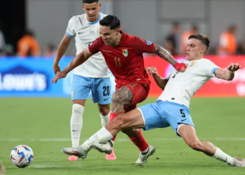 URUGUAY APABULLÓ 5-0 A BOLIVIA Y QUEDÓ A UN PASO DE LOS CUARTOS DE FINAL DE LA COPA AMÉRICA