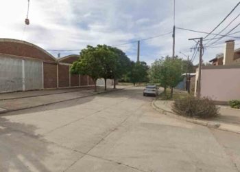 MOTOCHORROS ARMADOS ASALTARON A UNA JOVEN