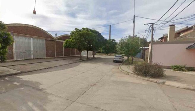 MOTOCHORROS ARMADOS ASALTARON A UNA JOVEN