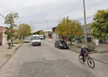 ASALTARON A UNA MUJER MIENTRAS DORMIA, LA MANIATARON Y LE ROBARON DINERO Y JOYAS