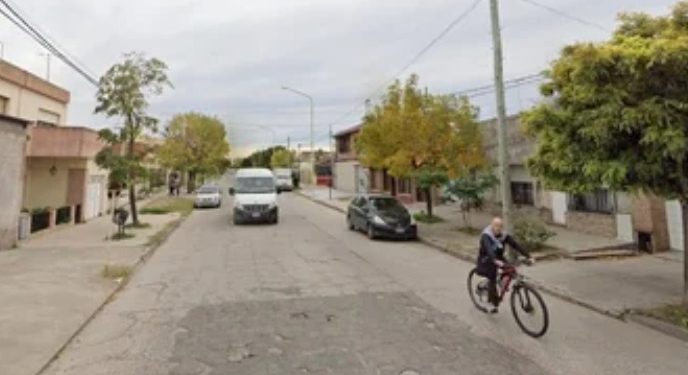 ASALTARON A UNA MUJER MIENTRAS DORMIA, LA MANIATARON Y LE ROBARON DINERO Y JOYAS