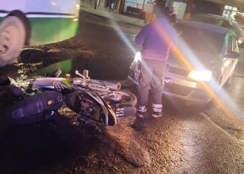 ACCIDENTE ENTRE UN AUTO Y UNA MOTO