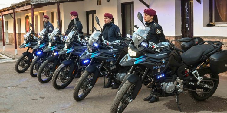 LE ENTREGARON MOTOS A LA POLICÍA BAHIENSE, POR MAS DE 350 MILLONES DE PESOS