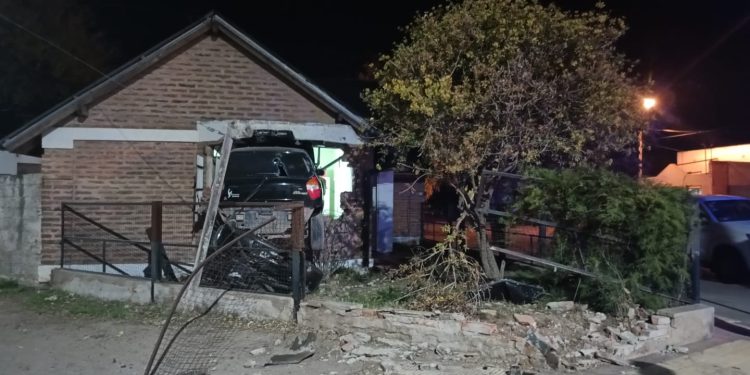 SE INCRUSTÓ EN UNA VIVIENDA Y DIO POSITIVO EN MARIHUANA